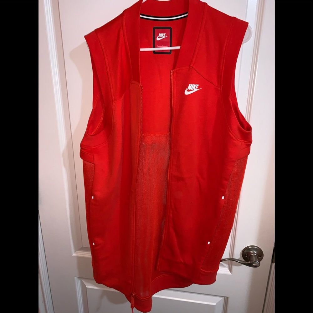 BRAND NEW NEVER WORN Nike zip up.